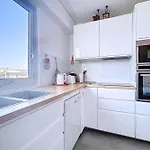 Apartment With Balcony Overlooking The Eiffel Tower